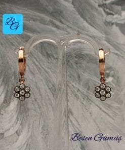 Elmas Montürlü Papatya Sallantılı Halka Küpe