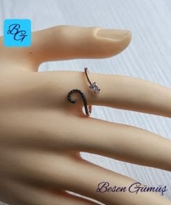 Rose Oniks Taşlı Kıvrımlı Ortası Açık Damla Yüzük