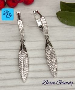 Zirkon Taşlı Oval Sallantılı Halka Küpe