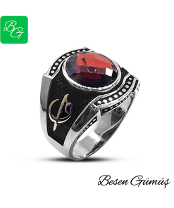 Ruby Taşlı Kenarları Elif Vav Figürlü Erkek Gümüş Yüzük