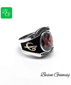 Ruby Taşlı Kenarları Elif Vav Figürlü Erkek Gümüş Yüzük
