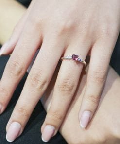 925 Ayar Gümüş Kırmızı Taşlı Kalp Sen Ve Ben Yüzük Işıklı Kutuda