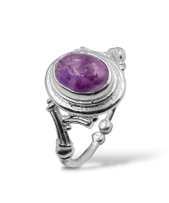 Ametist yüzük yakın çekim yan duruş