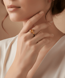 Yıldız taşlı yüzük parmakta duruş kadın yüzük model uzaktan çekim