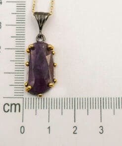 Kırmızı safir taşlı gümüş kolye ölçü ve boyut görünüm