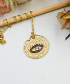 göz motif detay siyah rodaj altın kaplama kolye sağ yan görünüm