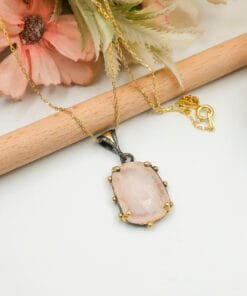 Altın kaplama pembe kuvars kolye yan görünüm